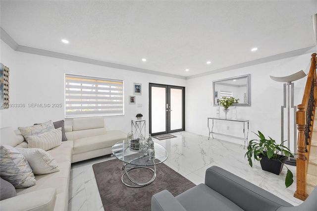 3502 W 72nd St, Hialeah, FL 33018