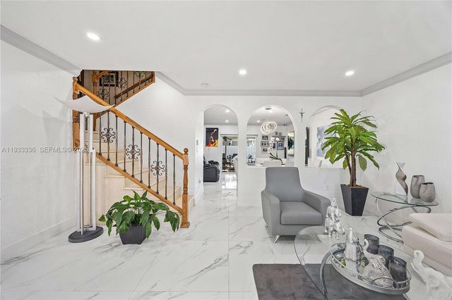 3502 W 72nd St, Hialeah, FL 33018