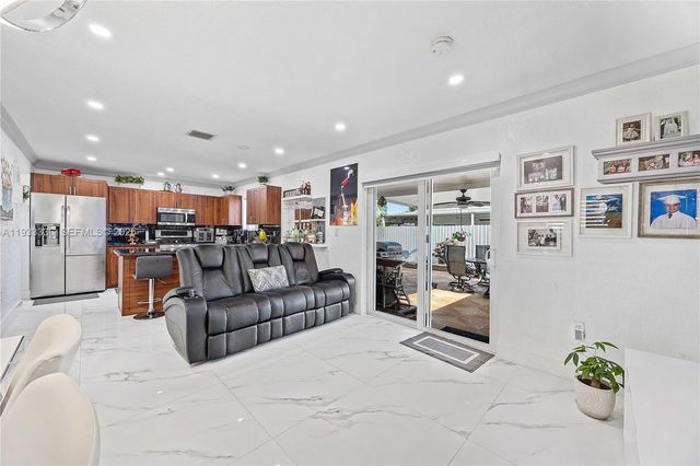 3502 W 72nd St, Hialeah, FL 33018