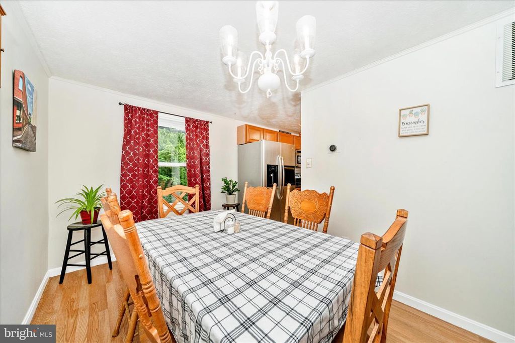 Image 12 of property listing at 212 WINTERGREEN LN, Brunswick, MD 21716