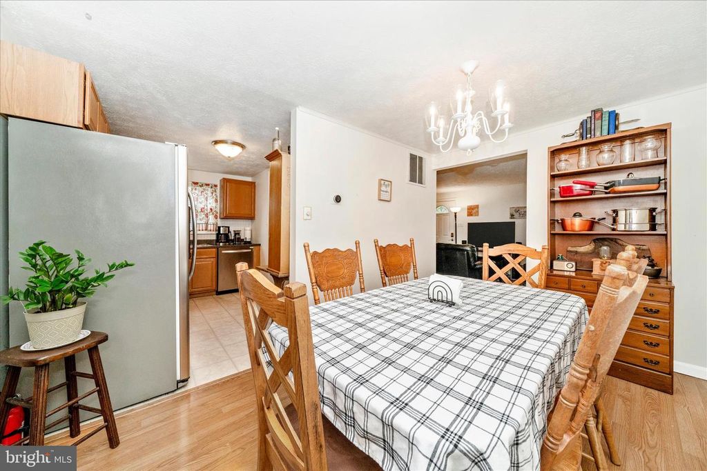 Image 13 of property listing at 212 WINTERGREEN LN, Brunswick, MD 21716