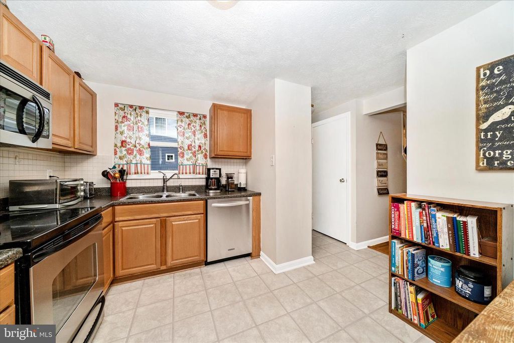 Image 15 of property listing at 212 WINTERGREEN LN, Brunswick, MD 21716