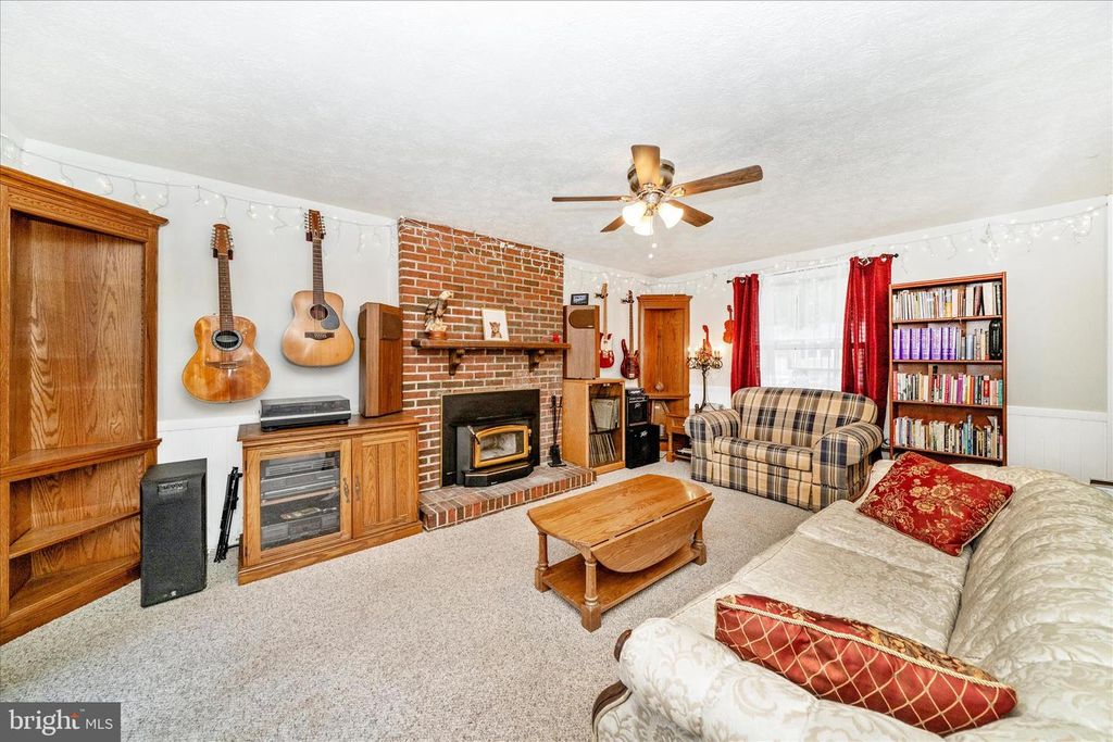 Image 19 of property listing at 212 WINTERGREEN LN, Brunswick, MD 21716
