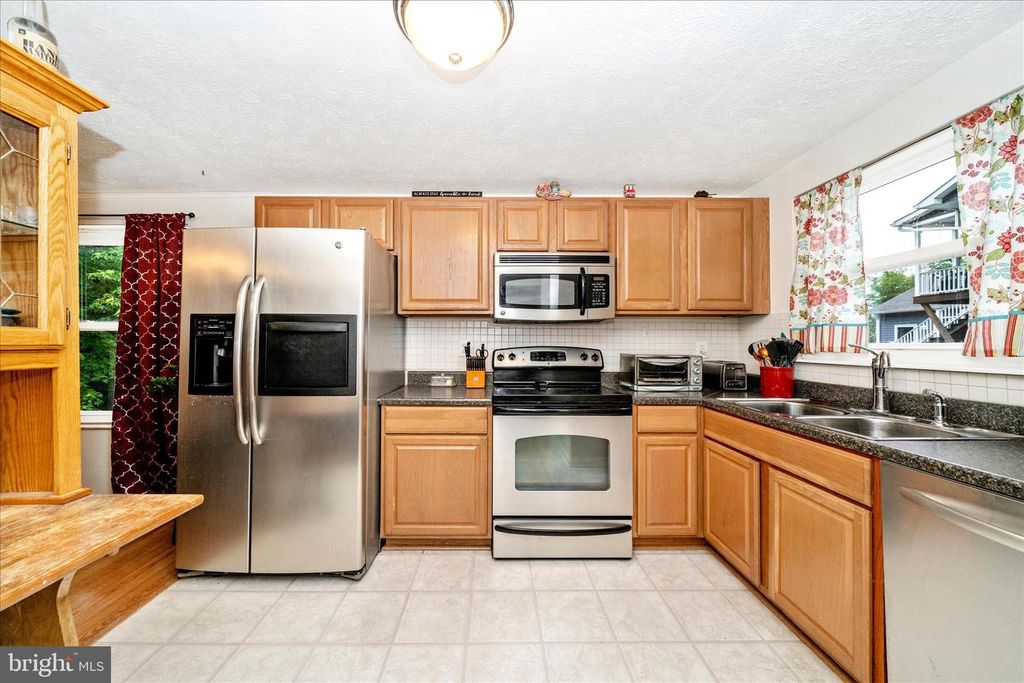 Image 2 of property listing at 212 WINTERGREEN LN, Brunswick, MD 21716