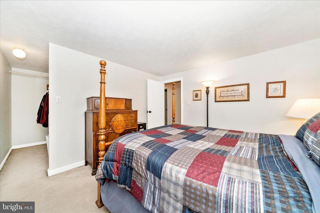 Image 22 of property listing at 212 WINTERGREEN LN, Brunswick, MD 21716