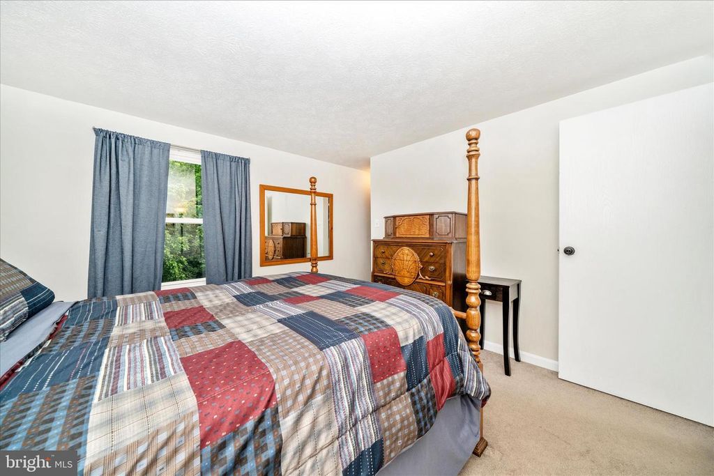 Image 23 of property listing at 212 WINTERGREEN LN, Brunswick, MD 21716