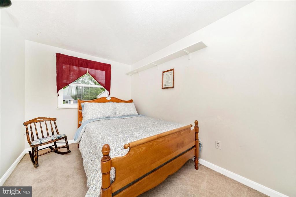 Image 25 of property listing at 212 WINTERGREEN LN, Brunswick, MD 21716