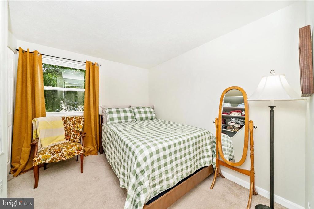 Image 27 of property listing at 212 WINTERGREEN LN, Brunswick, MD 21716