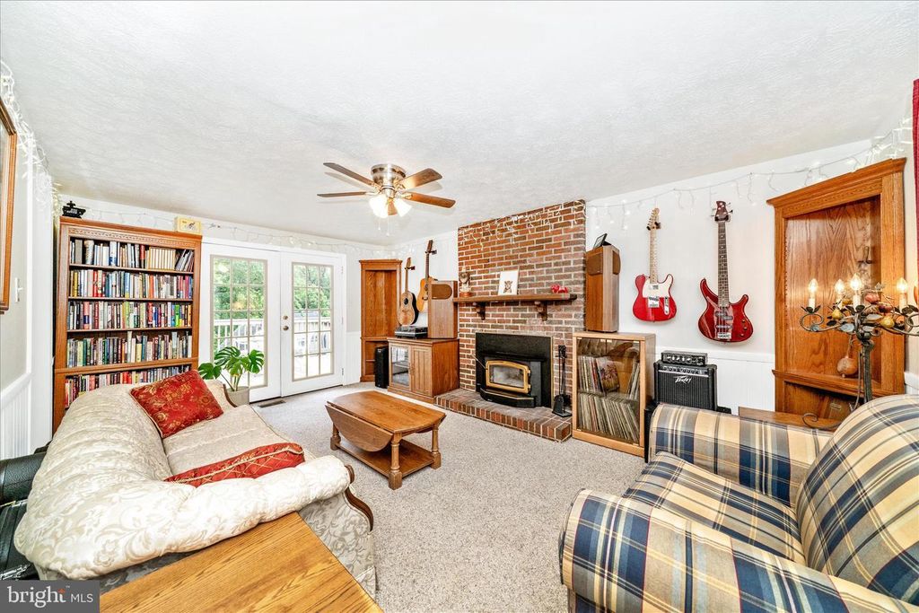 Image 3 of property listing at 212 WINTERGREEN LN, Brunswick, MD 21716