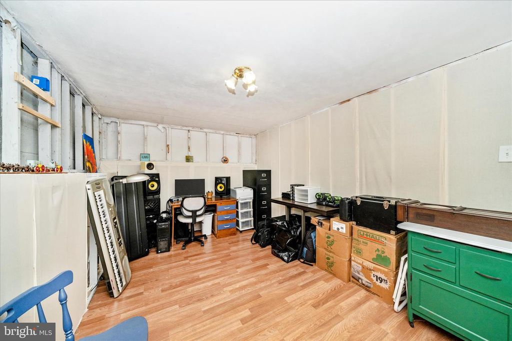 Image 32 of property listing at 212 WINTERGREEN LN, Brunswick, MD 21716