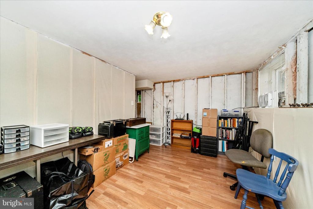 Image 33 of property listing at 212 WINTERGREEN LN, Brunswick, MD 21716