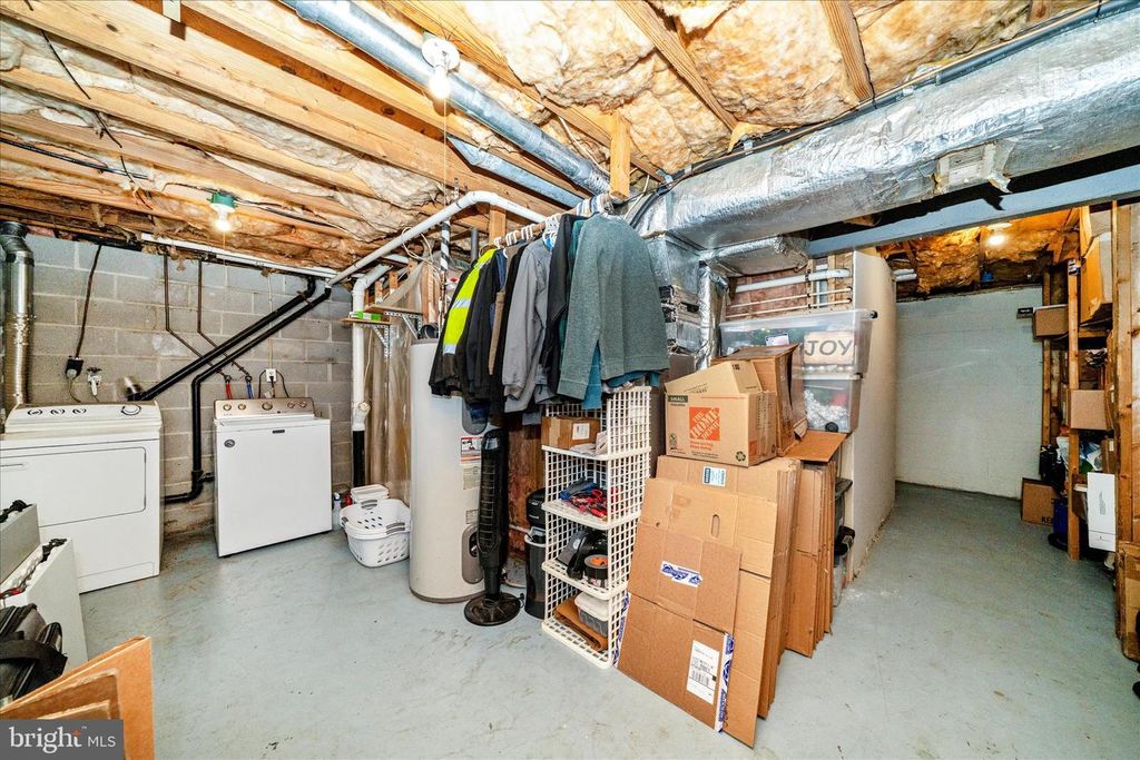 Image 35 of property listing at 212 WINTERGREEN LN, Brunswick, MD 21716
