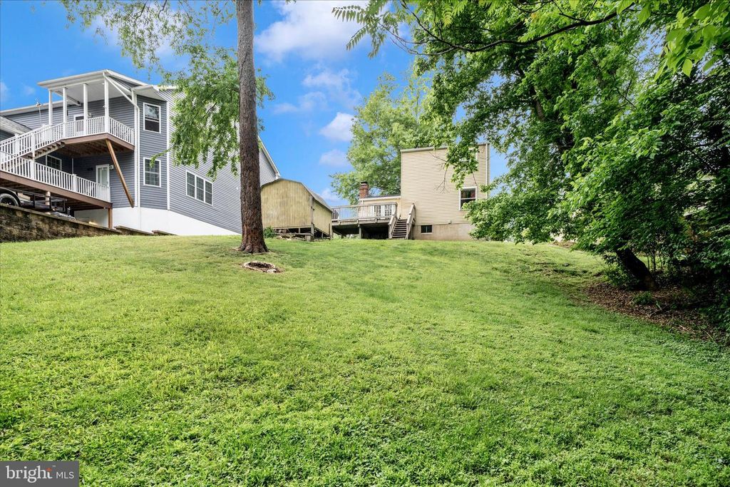 Image 41 of property listing at 212 WINTERGREEN LN, Brunswick, MD 21716