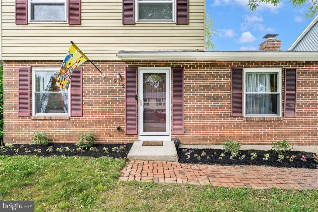 Image 5 of property listing at 212 WINTERGREEN LN, Brunswick, MD 21716
