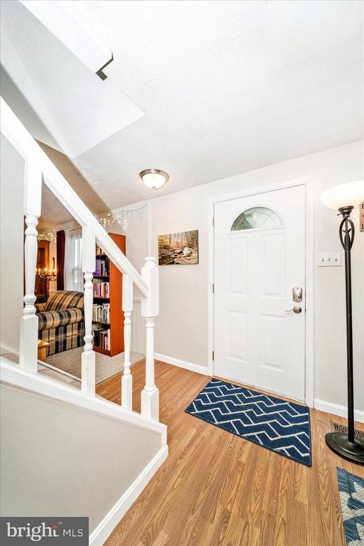 Image 6 of property listing at 212 WINTERGREEN LN, Brunswick, MD 21716