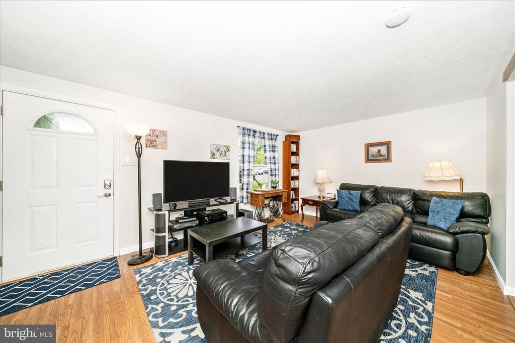 Image 7 of property listing at 212 WINTERGREEN LN, Brunswick, MD 21716