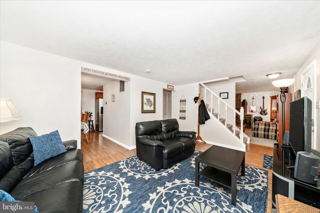 Image 9 of property listing at 212 WINTERGREEN LN, Brunswick, MD 21716