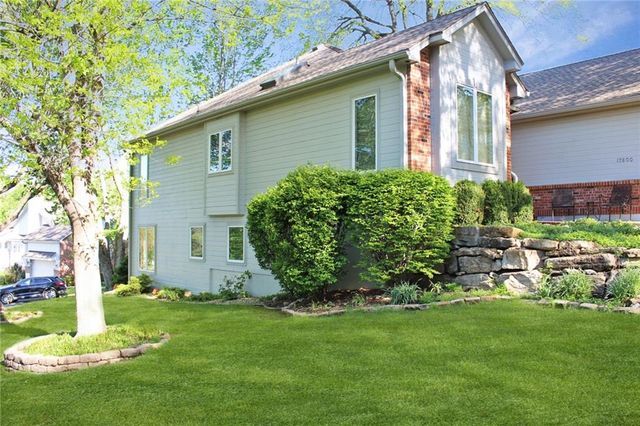 17800 E 30th Drive S, Independence, MO 64057