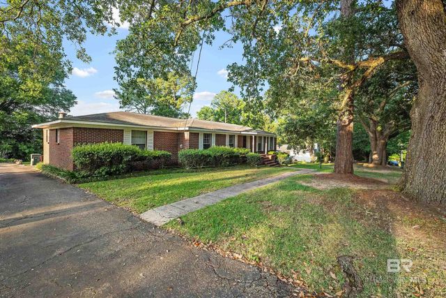 135 Pineridge Road, Daphne, AL 36526