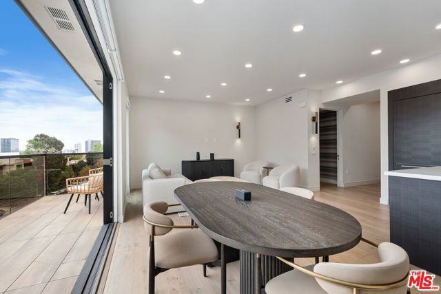 505 S Barrington Avenue 401, Los Angeles, CA 90049