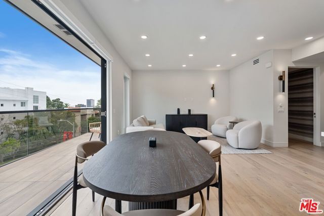 505 S Barrington Avenue 401, Los Angeles, CA 90049