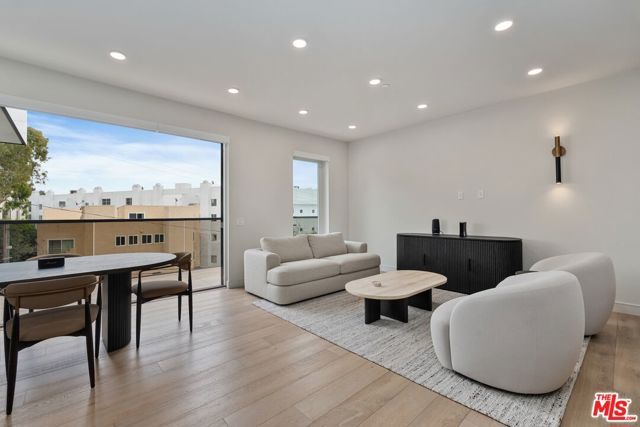 505 S Barrington Avenue 401, Los Angeles, CA 90049