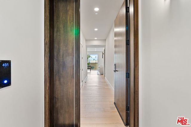 505 S Barrington Avenue 401, Los Angeles, CA 90049