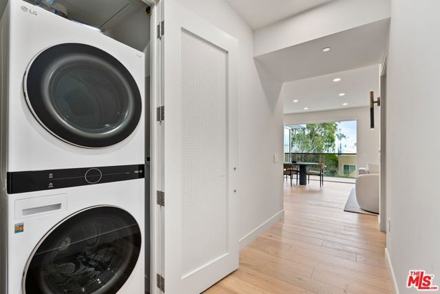 505 S Barrington Avenue 401, Los Angeles, CA 90049