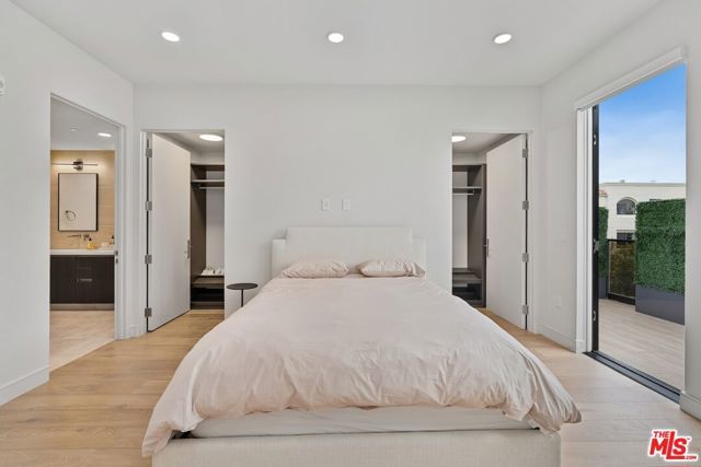 505 S Barrington Avenue 401, Los Angeles, CA 90049