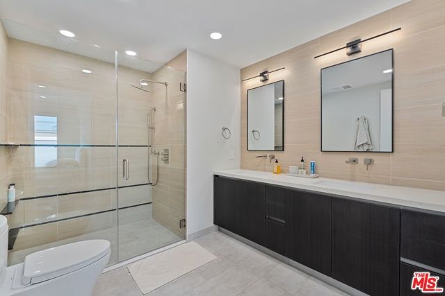 505 S Barrington Avenue 401, Los Angeles, CA 90049