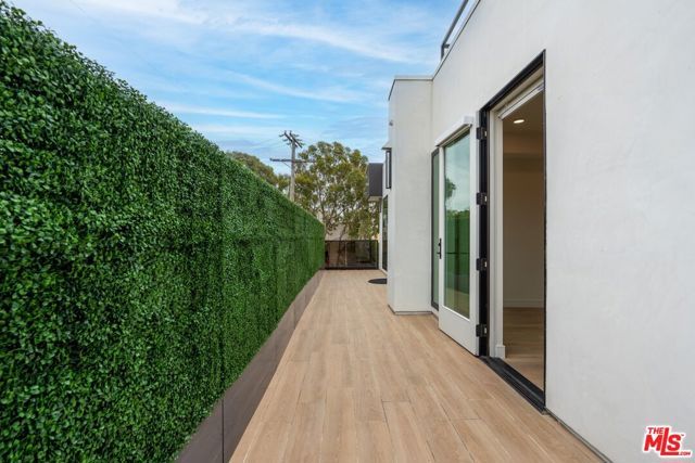 505 S Barrington Avenue 401, Los Angeles, CA 90049