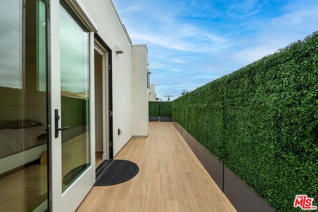 505 S Barrington Avenue 401, Los Angeles, CA 90049