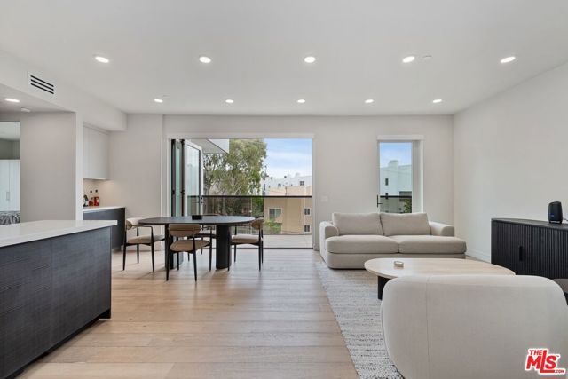 505 S Barrington Avenue 401, Los Angeles, CA 90049