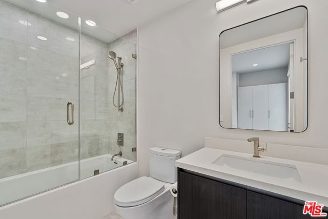 505 S Barrington Avenue 401, Los Angeles, CA 90049