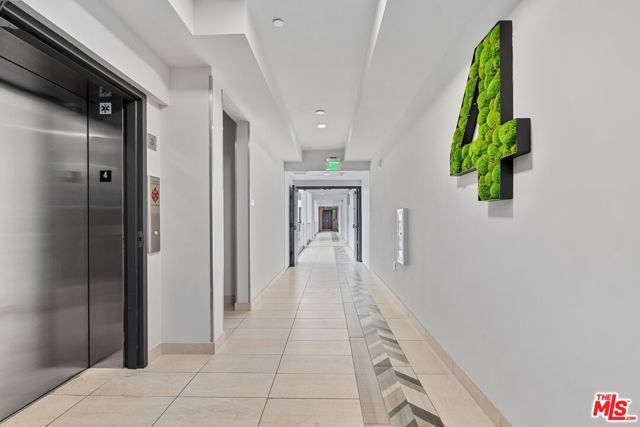 505 S Barrington Avenue 401, Los Angeles, CA 90049