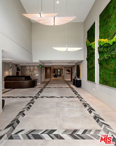 505 S Barrington Avenue 401, Los Angeles, CA 90049