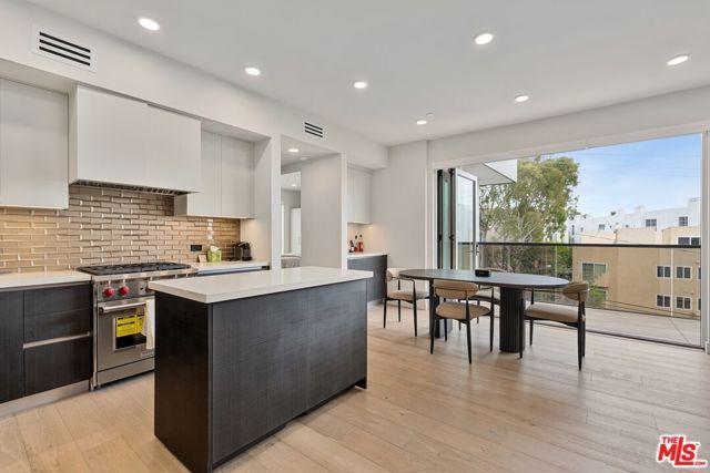 505 S Barrington Avenue 401, Los Angeles, CA 90049