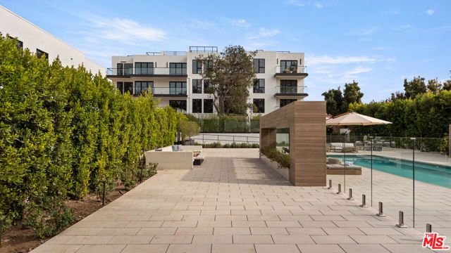 505 S Barrington Avenue 401, Los Angeles, CA 90049