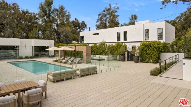 505 S Barrington Avenue 401, Los Angeles, CA 90049