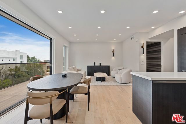 505 S Barrington Avenue 401, Los Angeles, CA 90049