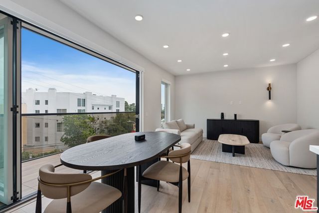 505 S Barrington Avenue 401, Los Angeles, CA 90049