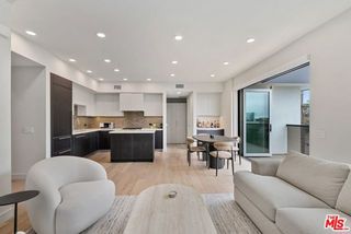 505 S Barrington Avenue 401, Los Angeles, CA 90049