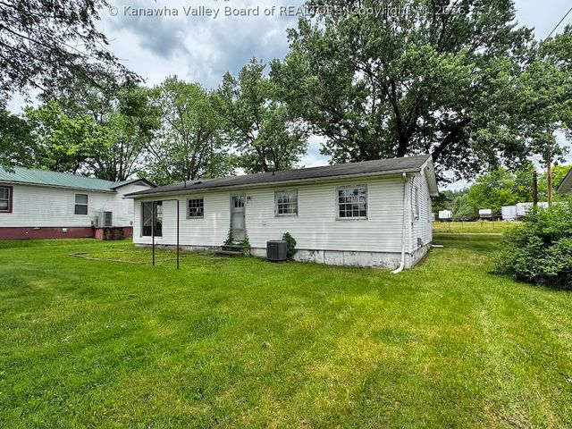 2957 Shank Avenue, Hurricane, WV 25526