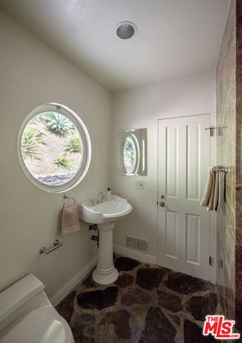 2627 Outpost Drive, Los Angeles, CA 90068