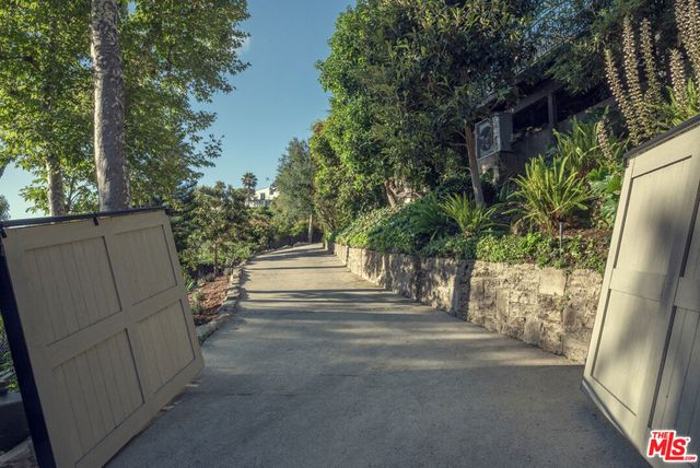 2627 Outpost Drive, Los Angeles, CA 90068