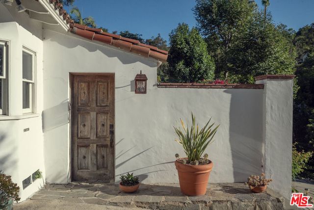 2627 Outpost Drive, Los Angeles, CA 90068