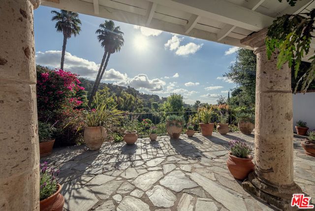 2627 Outpost Drive, Los Angeles, CA 90068