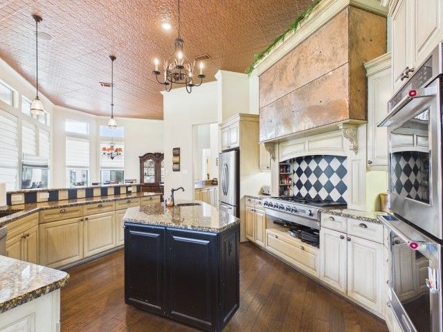 299 Saint Andrews Drive, Mabank, TX 75156
