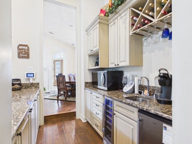 299 Saint Andrews Drive, Mabank, TX 75156