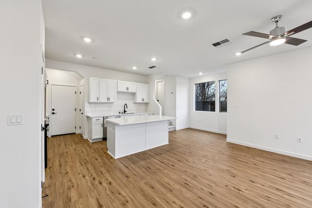 2060 Odin Walk, Sacramento, CA 95835